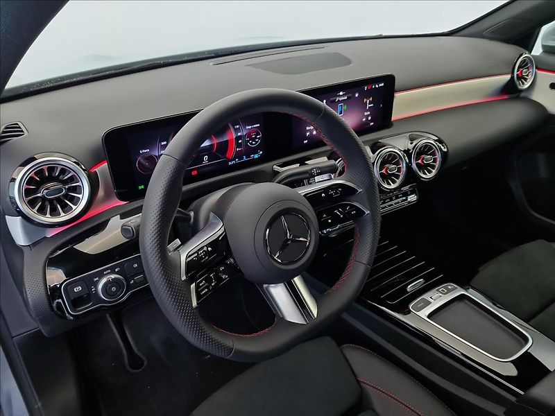 Mercedes-Benz Třídy A 200d AMG Style Edition - fotka 9 z 22