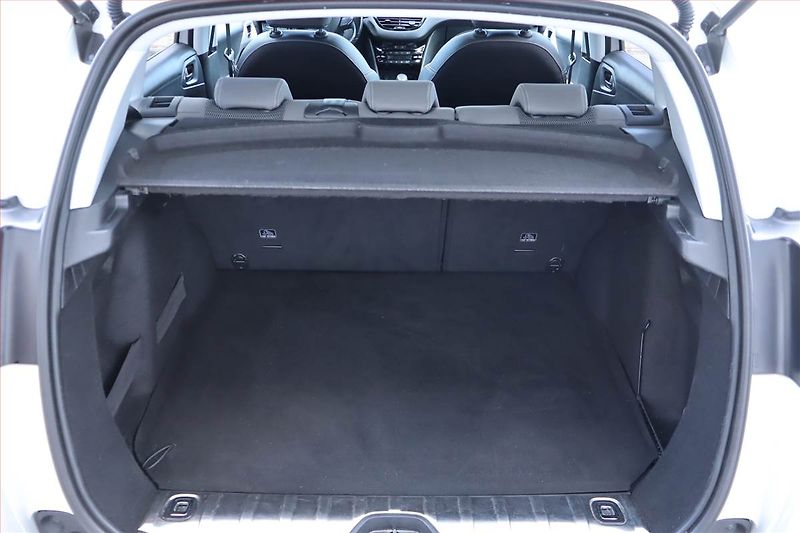 Peugeot 2008 (2018) 1.2 PureTech, Automat - fotka 14 z 25