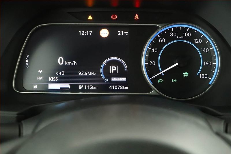 Nissan Leaf (2021) 40 kWh, SoH 92%, Automat - fotka 8 z 21