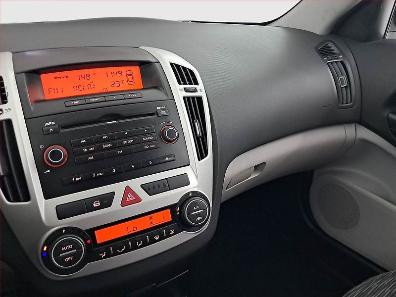 Kia Ceed (2009) 1.6 CVVT, nová STK, zamluveno - fotka 12 z 17