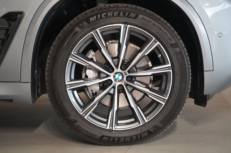 BMW X5 30d xDrive, Ventilace, Tažné - fotka 9 z 49