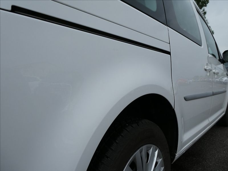Volkswagen Caddy 2,0 TDi 1.majitel,závěs,tempom - fotka 14 z 49