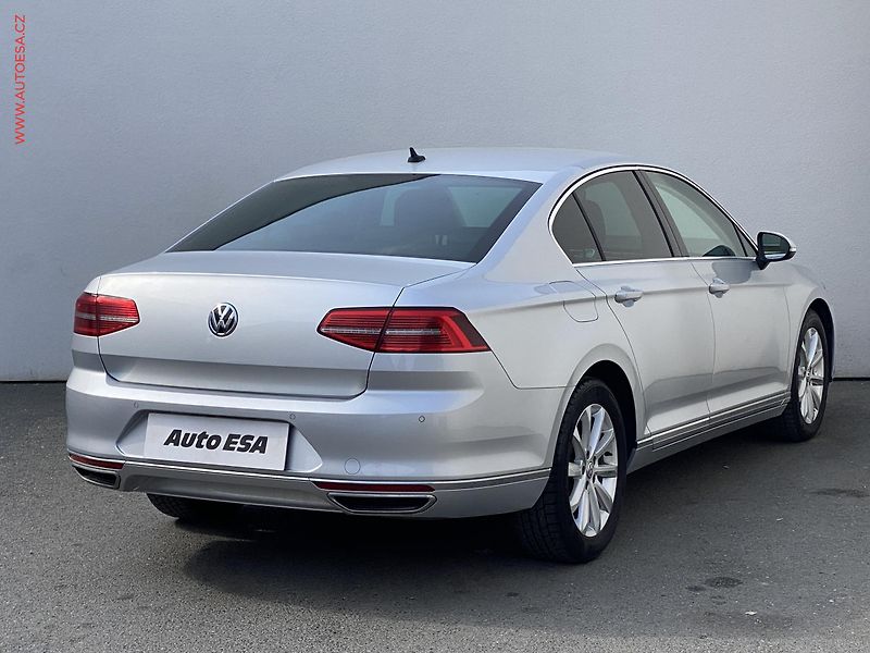 Volkswagen Passat (2019) 2.0 TDi, Highline, DSG, +ALU - fotka 4 z 20