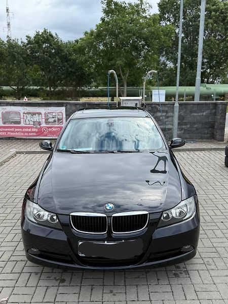 BMW Řada 3 (2008) BMW E90 320d - fotka 4 z 11