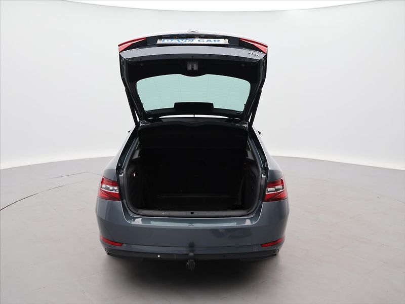 Škoda Superb 2,0 TDI 140kW DSG 4x4 CZ L&K - fotka 9 z 38