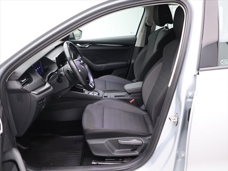 Škoda Octavia 2,0 TDI 110kW 4x4 DSG DPH CZ - fotka 11 z 32