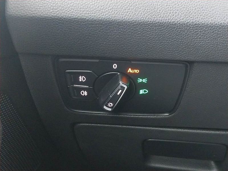 Volkswagen Passat (2022) R-Line 2.0 TDI, Automat, Kůže - fotka 19 z 23