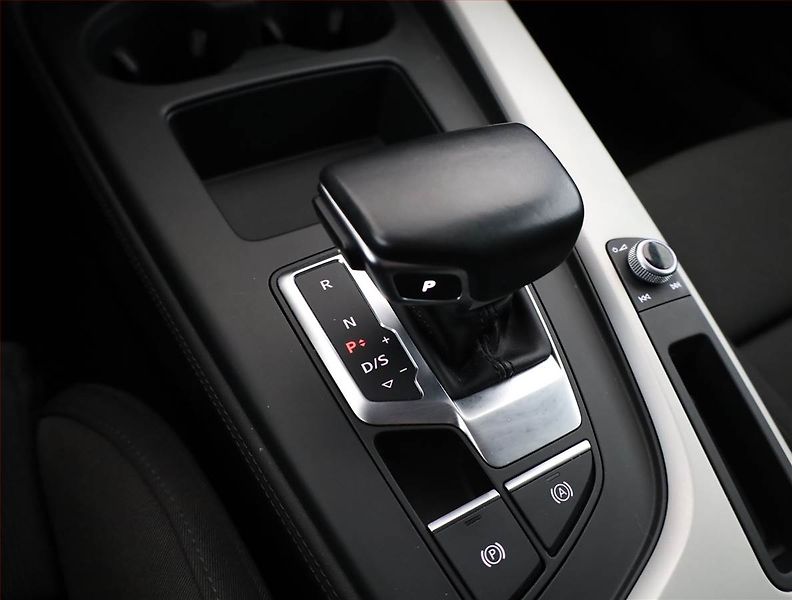 Audi A5 (2022) S-Line 40 TDI - fotka 16 z 19