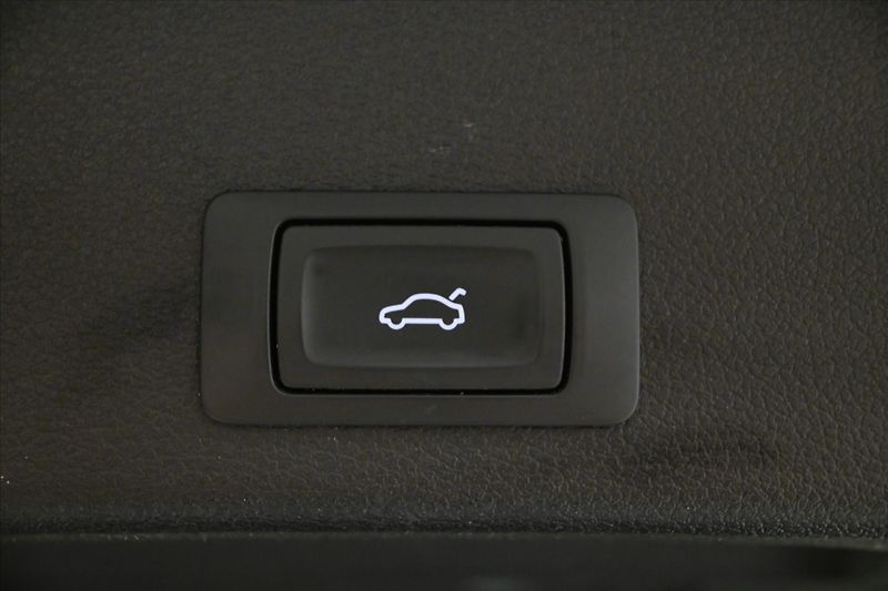 Audi A4 2,0 TDI 120kW Mild Hybrid Záru - fotka 23 z 26
