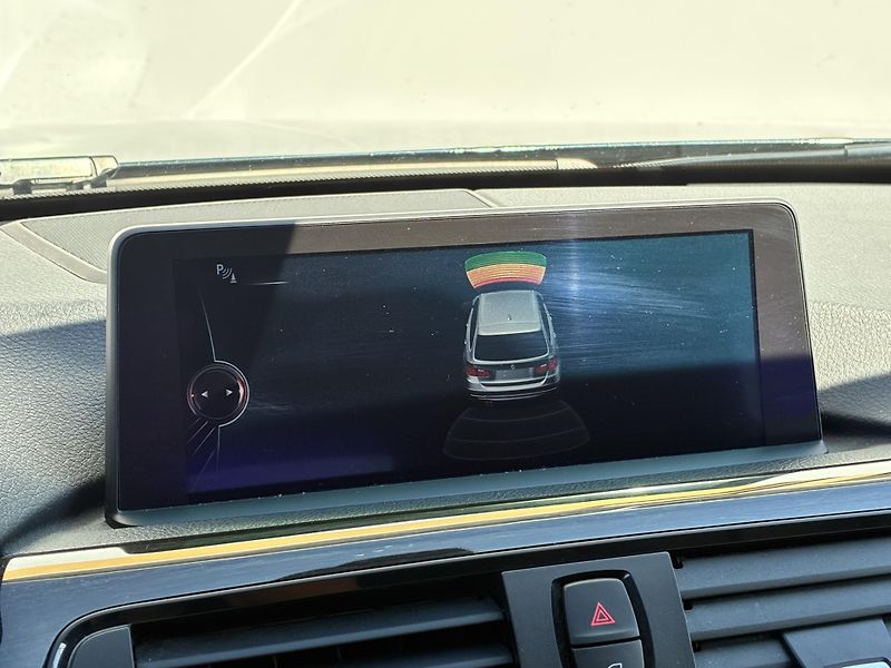 BMW Řada 3 320d 135kW xDrive - fotka 19 z 26