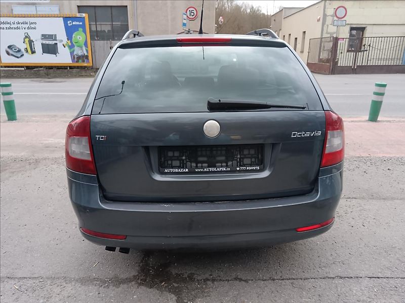 Škoda Octavia 2,0 TDi CR  Elegance - fotka 9 z 22