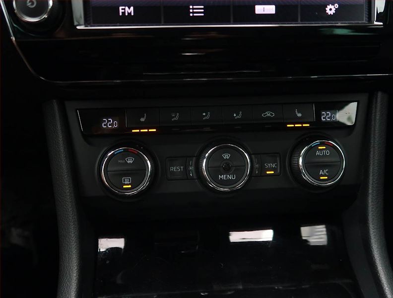 Škoda Superb (2017) 1.8 TSI, Automat, ČR,1.maj - fotka 19 z 28