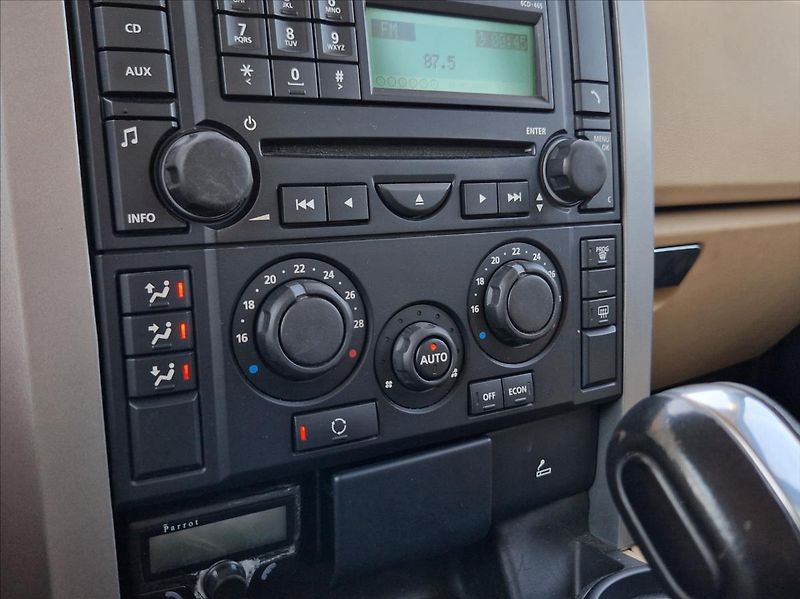 Land Rover Discovery 2,7 TDI 140kW TAŽNÉ HARMANKARD - fotka 23 z 35