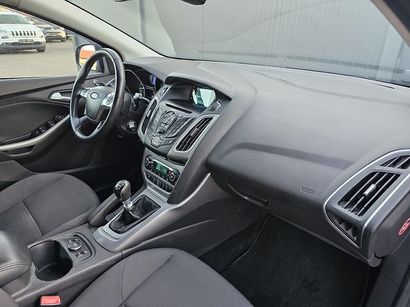 Ford Focus 1.0 92kW,VÝHŘEV,2xKOLA,SERVIS - fotka 36 z 64