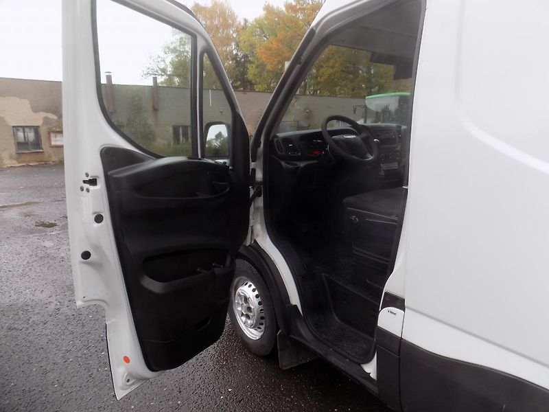 Iveco Daily (2015) 2,3 93KW 35S13 KLIMA - fotka 13 z 31