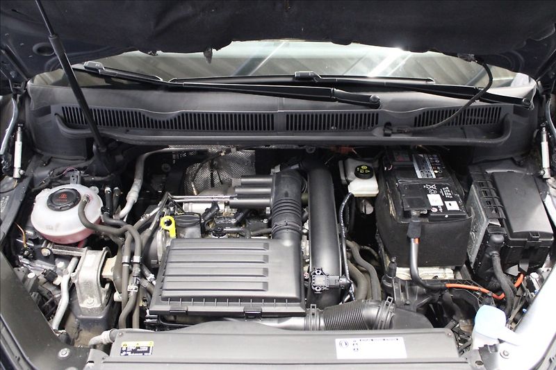 Volkswagen Touran 1,2 TSI 1.majitel - fotka 6 z 31