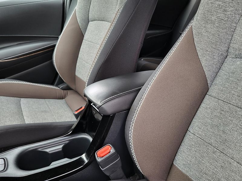 Toyota Corolla 2.0 Hybrid e-CVT 112kW Trek - fotka 27 z 46