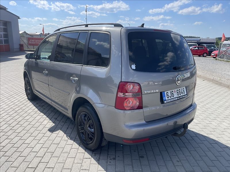 Volkswagen Touran 1,9 TDi 77kw 6rychlostí Klimat - fotka 3 z 35