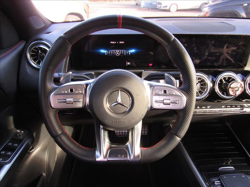 Mercedes-Benz GLB 2,0 AMG 35 225kW - fotka 12 z 35