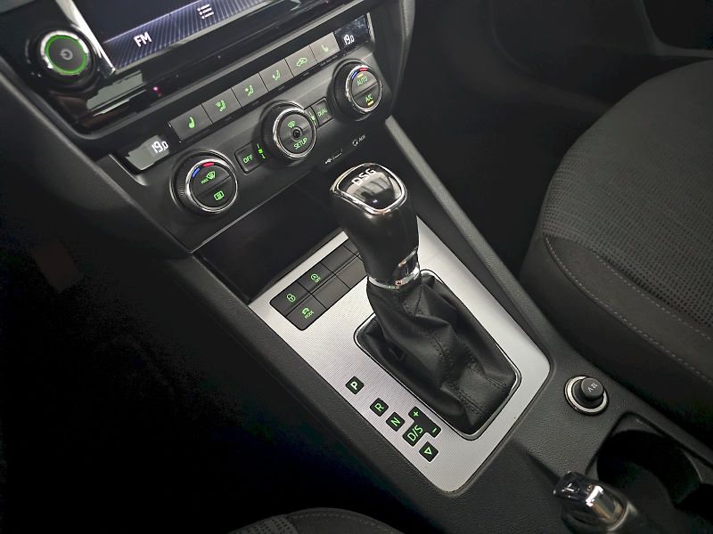 Škoda Octavia (2015) 2.0TDi 110kW DSG ELEGANCE PLUS - fotka 23 z 31