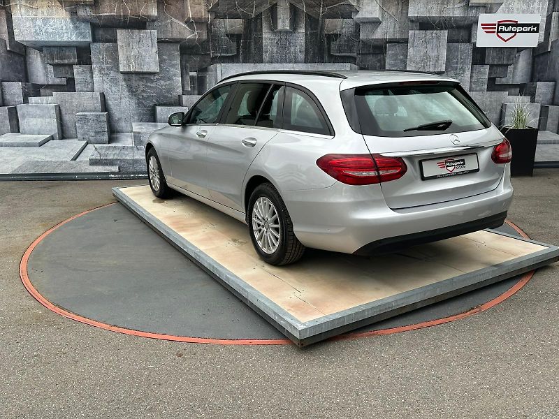 Mercedes-Benz Třídy C (2015) C220CDI,125KW,VYHŘ. SED.,TEMP. - fotka 8 z 23