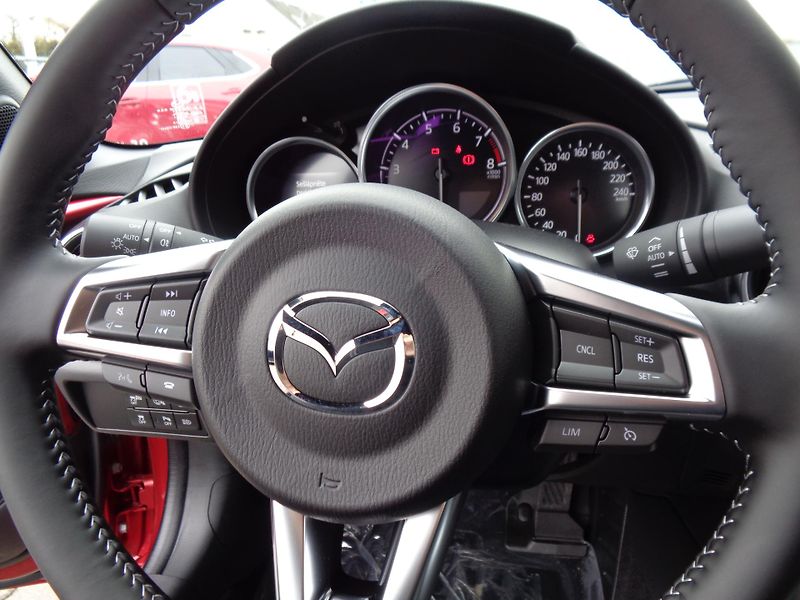 Mazda MX-5 (2026) 1,5i Exclusive-line,pl.střecha - fotka 14 z 30