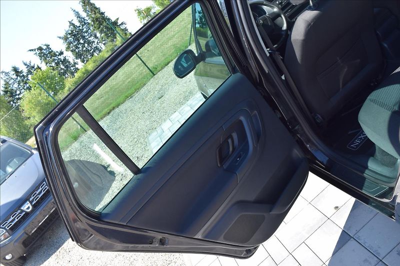 Škoda Fabia 1,6 TDI TAŽNÉ PO SERVISE ALU - fotka 28 z 46