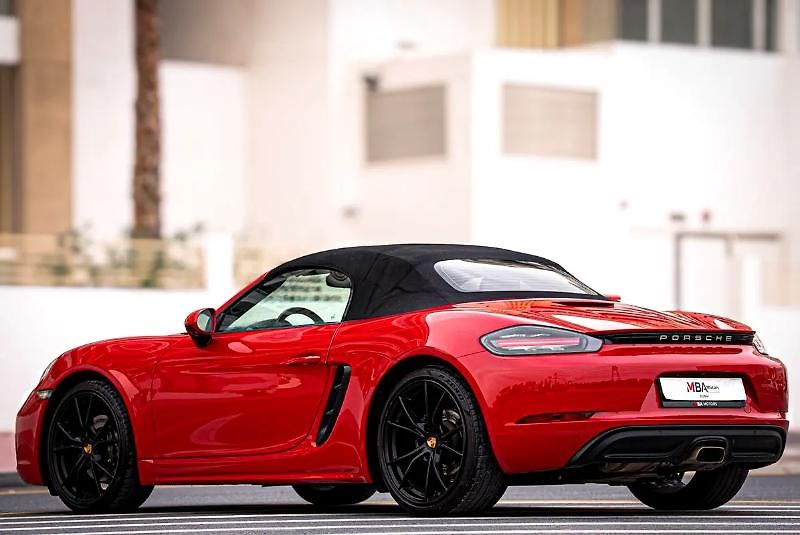 Porsche 718 (2022) Otevřený roadster - fotka 5 z 13