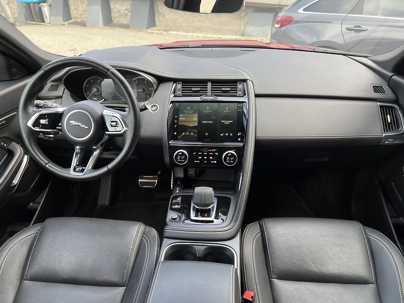 Jaguar E-Pace 2.0 D165 AWD R-DYNAMIC ZÁRUKA - fotka 9 z 22