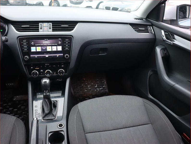 Škoda Octavia (2019) 1.6 TDI, Automat, Serv.kniha - fotka 8 z 19