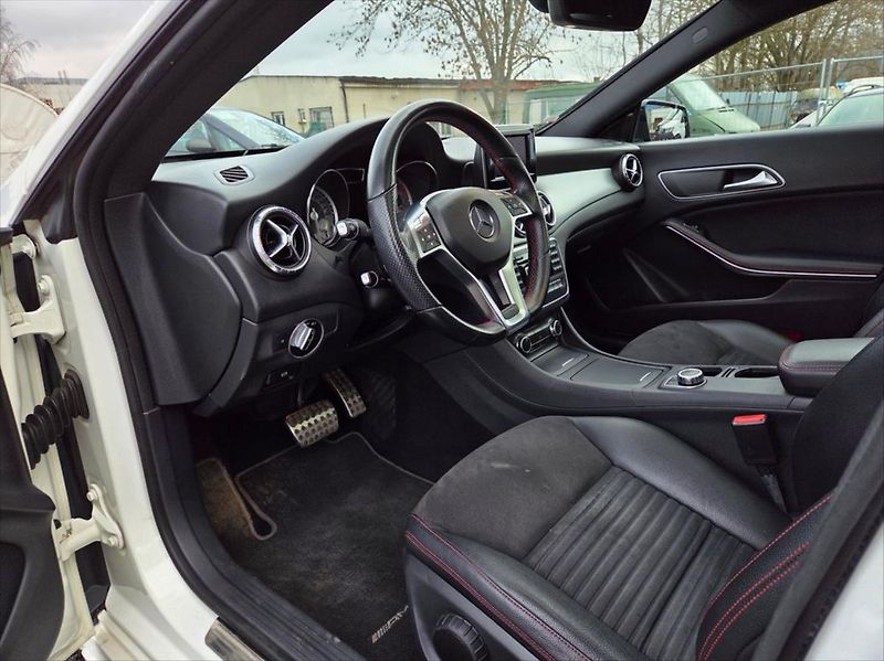 Mercedes-Benz CLA 1,8 100 KW 200 CDi automat - fotka 11 z 26