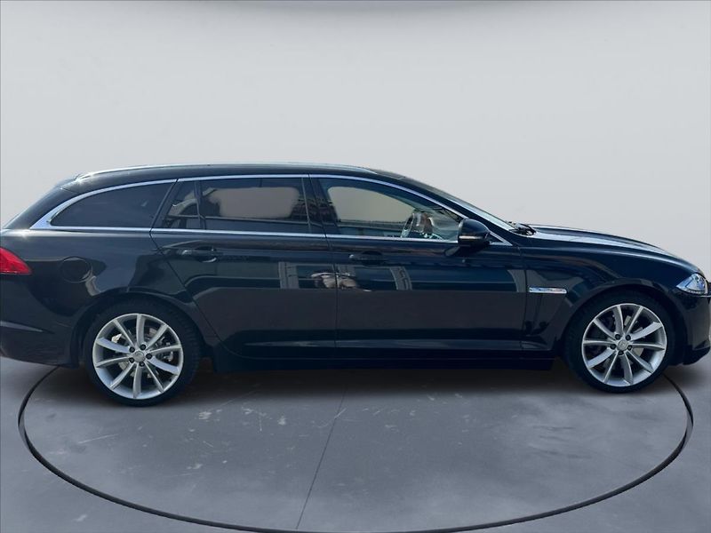 Jaguar XF 3,0 D V6 Sportbrake 202kw - fotka 4 z 21