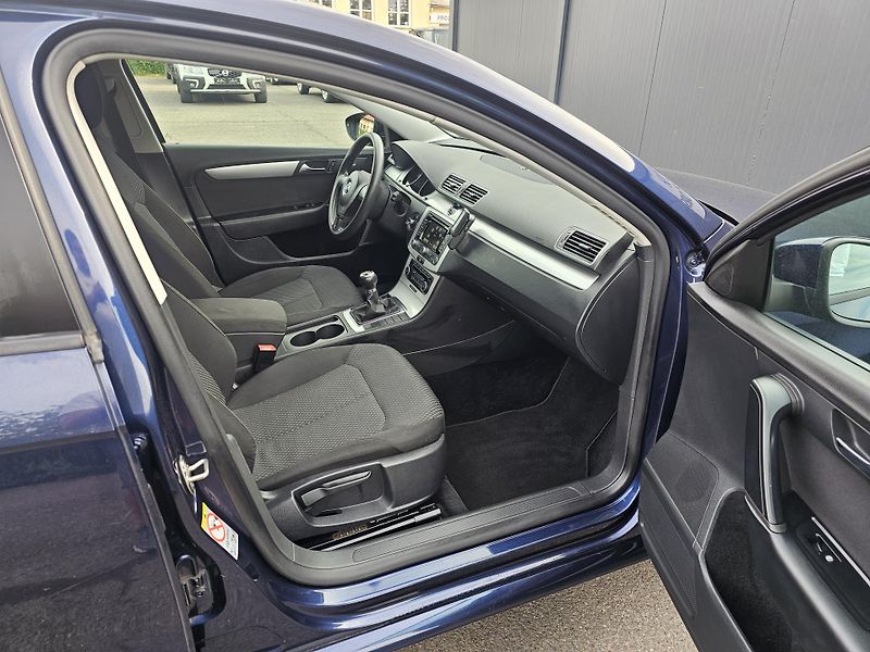 Volkswagen Passat 1.4 TSI 90kW, NOVÉ ROZVODY. - fotka 30 z 50