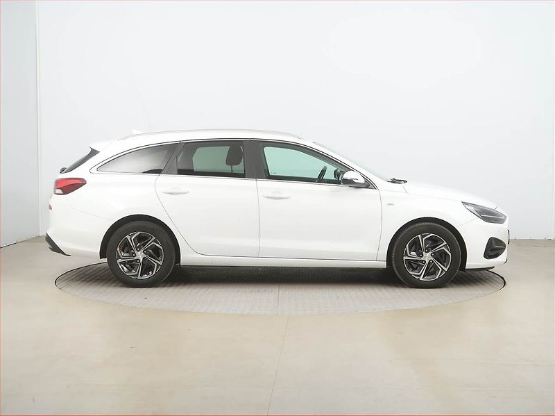 Hyundai i30 (2021) 1.5 T-GDI MHEV, Automat, Navi - fotka 6 z 17