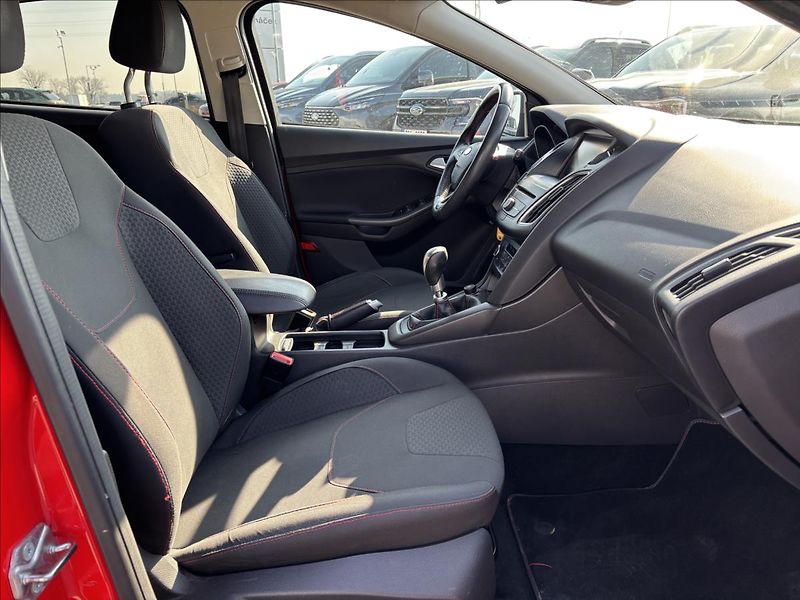 Ford Focus 1,5 Race Red 110 kW - fotka 16 z 32