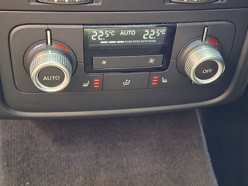 Volkswagen Touareg (2015) 4.2TDI 250kW R-LINE -ČR - fotka 30 z 48