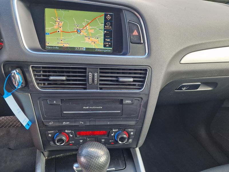 Audi Q5 2,0TDI QUATTRO S-LINE 125KW - fotka 14 z 23