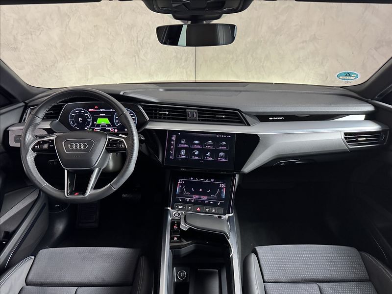 Audi e-tron 300kW S-Line exclusive - fotka 19 z 47