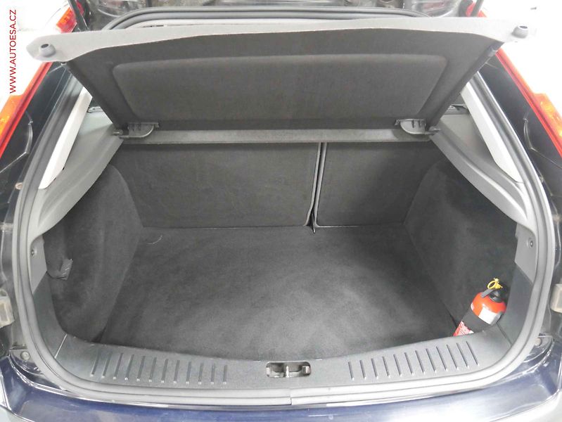 Ford Focus (2007) 2.0 i, AC, výhřev sed - fotka 7 z 15