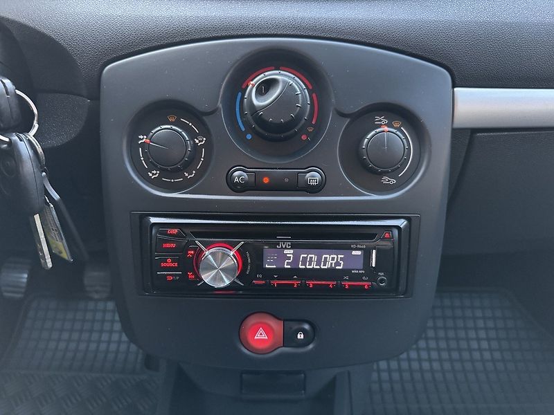 Renault Clio (2009) 1.2i 55kW Klima Výhřev Sedadel - fotka 9 z 46