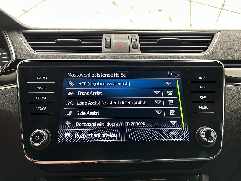 Škoda Superb 2.0 TDI L & K - fotka 11 z 34