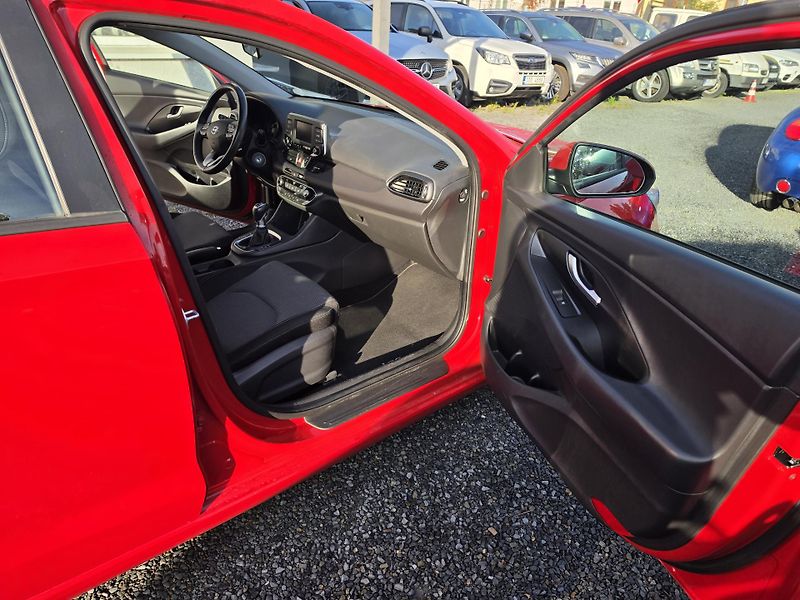 Hyundai i30 1.4 i atmosfera  - fotka 11 z 22