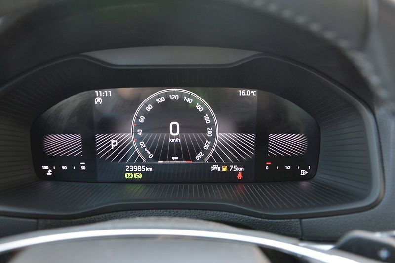 Škoda Karoq (2024) 1.5 TSI 110 kW Ambition PLUS D - fotka 7 z 26