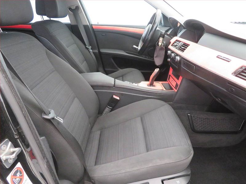 BMW Řada 5 (2009) 520d, Automat, Navi, Tempomat - fotka 9 z 15