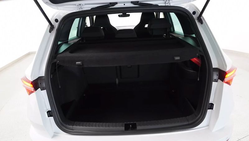 Škoda Karoq 1.5 TSI Sportline Matrix DCC - fotka 16 z 16