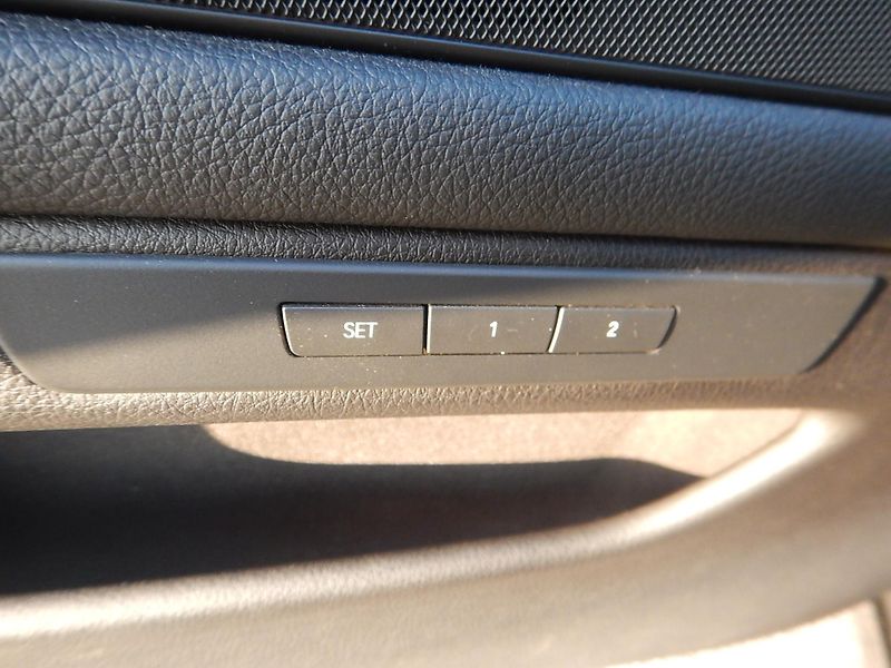 BMW Řada 5 520d XDRIVE, ČR, SERVISKA - fotka 18 z 32