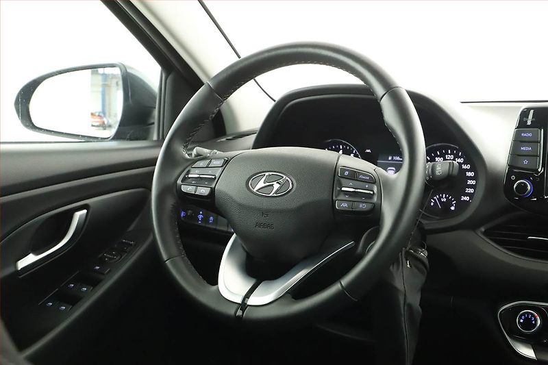 Hyundai i30 (2023) Family Comfort 1.0 T-GDI, ČR - fotka 8 z 14