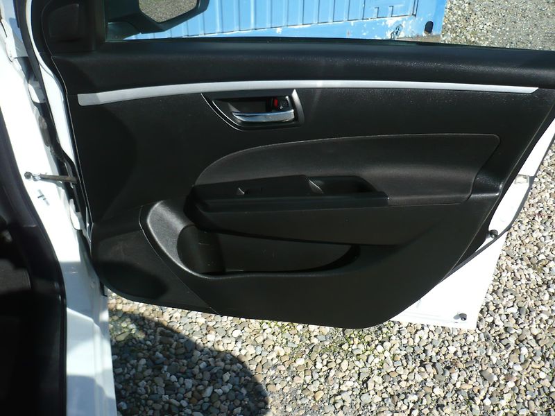 Suzuki Swift 1.2i 69Kw Klimatizace - fotka 22 z 25