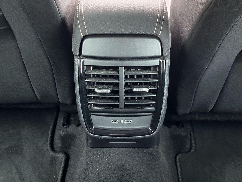 Škoda Kamiq (2024) 1.0 TSI Top Selection - fotka 27 z 34