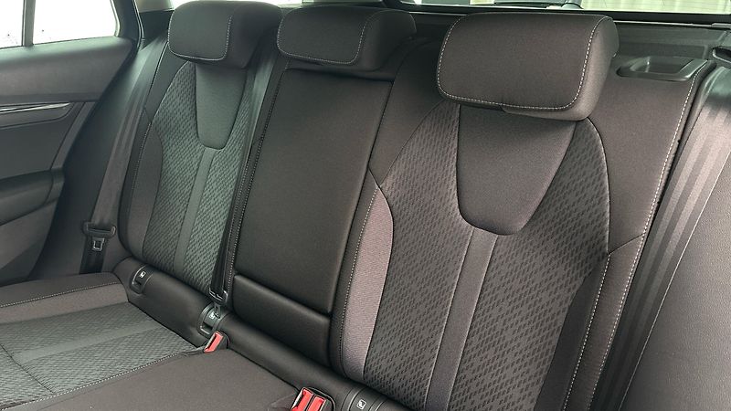 Škoda Octavia 2.0 TDI DSG Style Combi - fotka 16 z 25